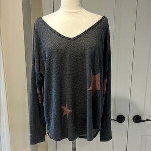 Fantastic Fawn Women's Star Patterned Gray Top